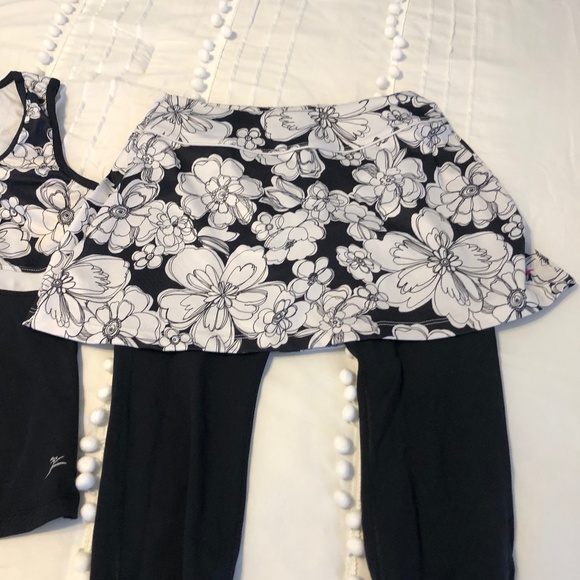 Running Skort and Top by Run Girl Run Size Med - Picture 2 of 5